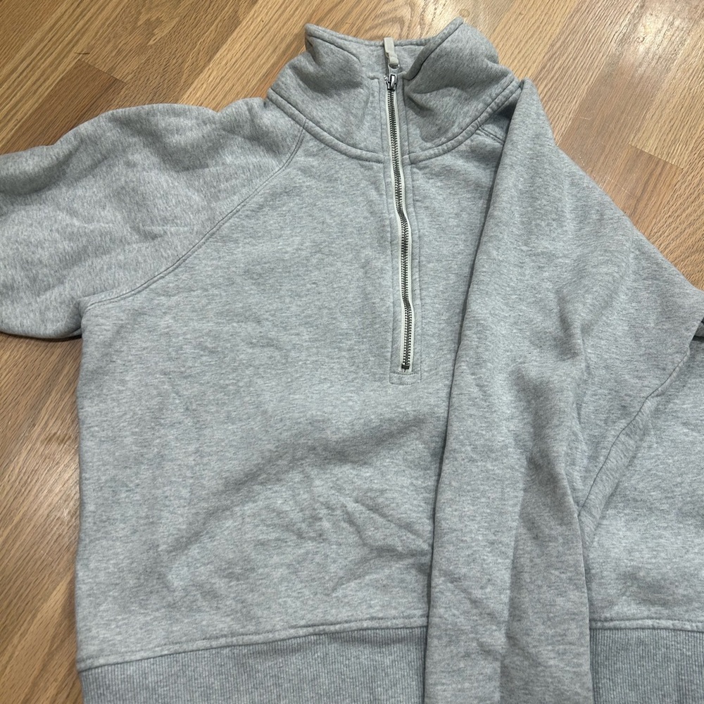 Vuori - Gray 1/4” Women’s Quarter-Zip Pullover - MEDIUM